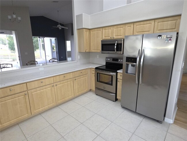 9257 Bonnie Cove Dr, Weeki Wachee, FL 34613 - photo 4