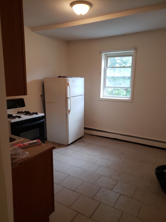 71 Martin Luther King jr Dr unit 2, Jersey City, NJ 07305 - photo 2