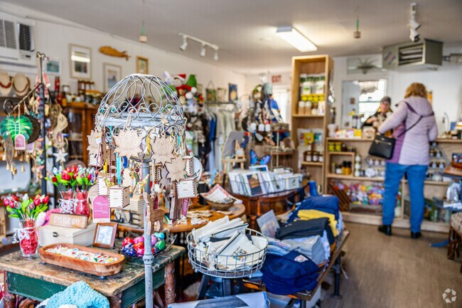 Hive Market and Maker Space in Oyster Bay sold amazing handmade gifts.