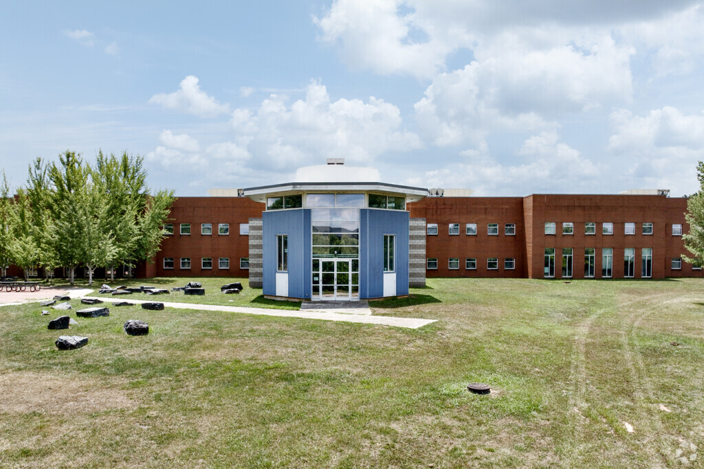 Forest Middle school is a well ranked choice for students in Boonsboro Acres.