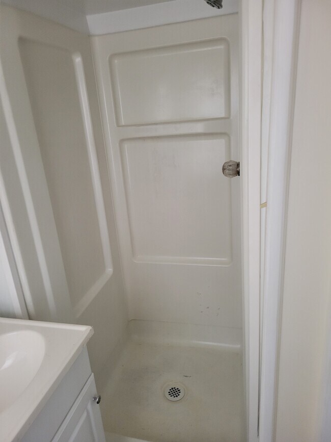 533 4th St unit Upper, Marietta, OH 45750 - photo 7