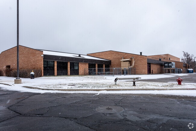 Oak canyon Junior High is located in the Lindon neighborhood.