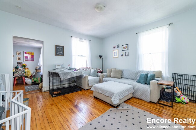 5 Munroe St unit 2, Somerville, MA 02143 - photo 3