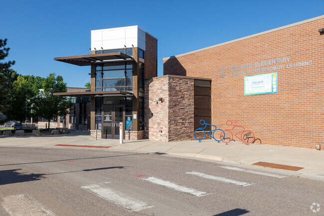 Tollgate Elementary School has a student-teacher ratio of 14 to 1 in the Centre Pointe, Aurora.