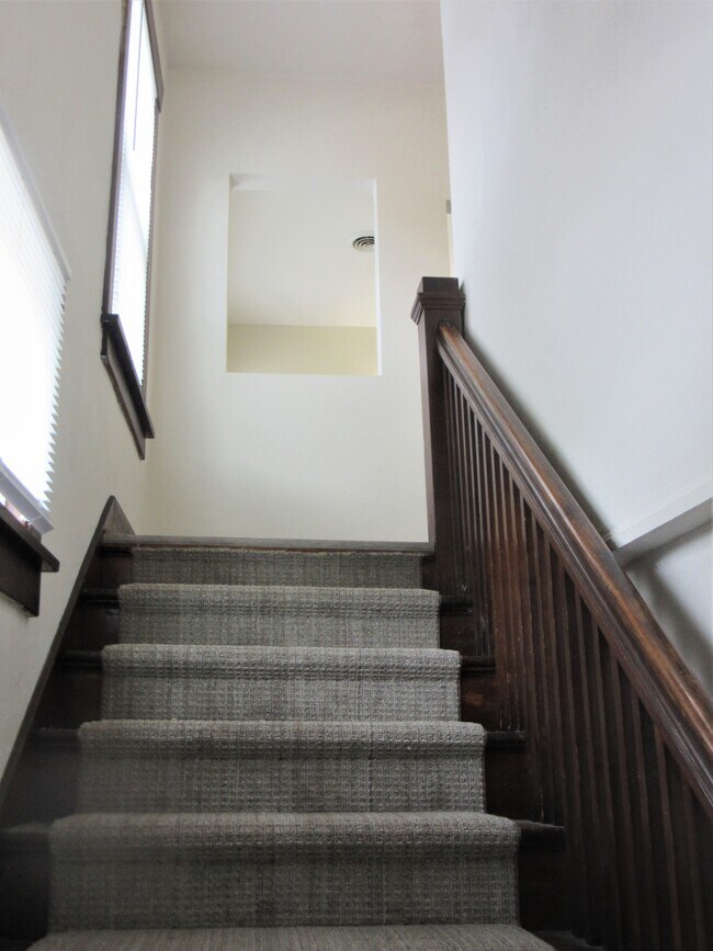 108 W Columbia Ave unit 201, Champaign, IL 61820 - photo 4