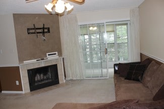 12105 Greenwood Ct Unit 201, Fairfax, VA 22033