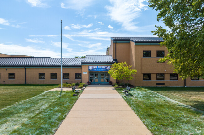 Oliver Julian Kendall Elementary School is a top-rated, public school located in Naperville, IL.