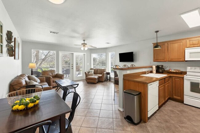 730 E Mather St unit FL1-ID1351230P, New Braunfels, TX 78130 - photo 7