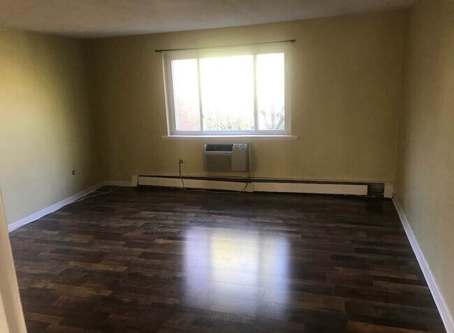 8 Bryon Rd unit 1, Chestnut Hill, MA 02467 - photo 2