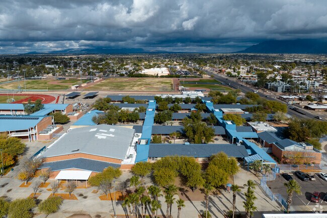 Flowing Wells High School serves grades 9-12 in Tucson, Arizona.