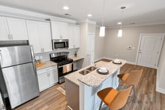 5500 Freedom Ln, Jamestown, NC 27282