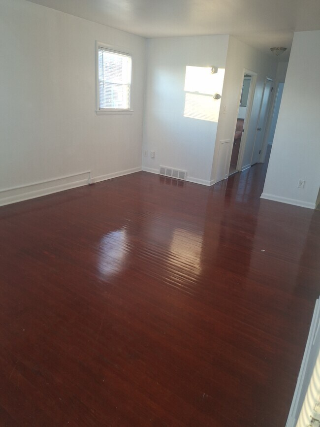 376 Beverly Boulevard 2nd Floor unit Second floor, Upper Darby Township, PA 19082 - photo 6
