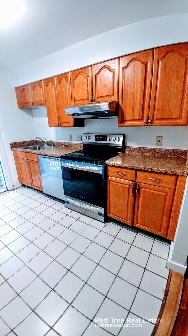 479 High St unit 2, Dedham, MA 02026 - photo 4