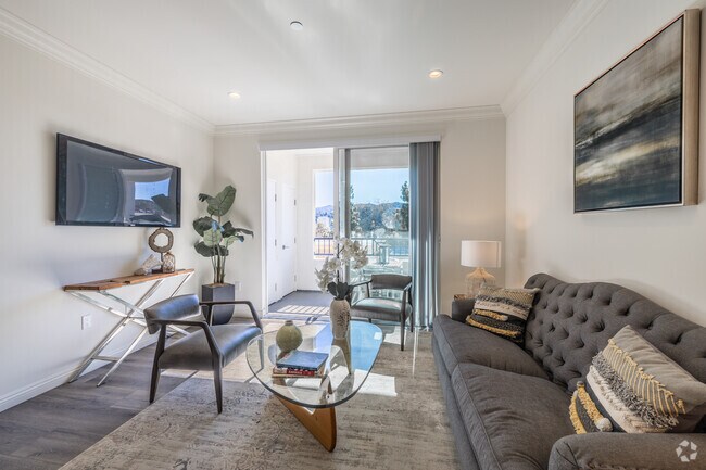 3BR, 2BA - 1,364SF