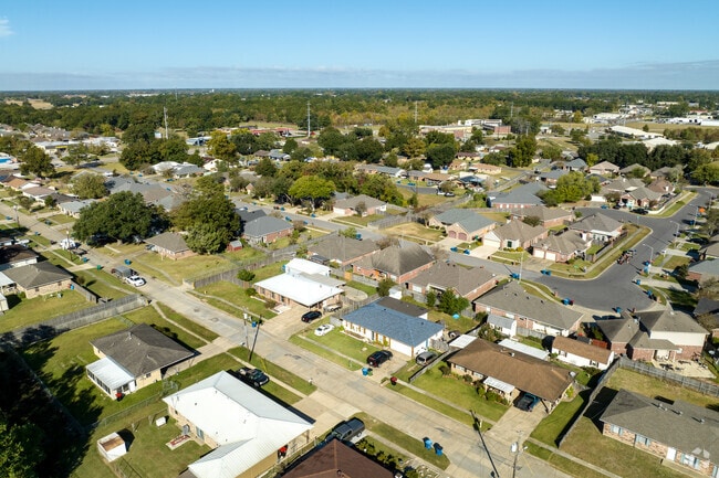 The Neyland Park neighborhood rests along the outer edges of Lafayette.