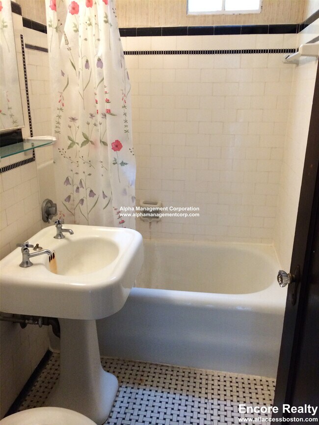 349 Pleasant St unit B1-21, Malden, MA 02148 - photo 4