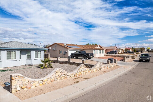 You will find pockets of ranch-style homes in Vado.