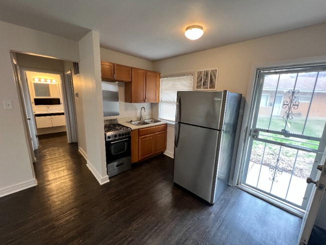 9136 S Anthony Ave, Chicago, IL 60617 - photo 6