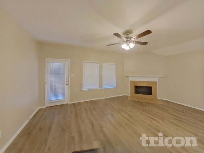 111 Rockbrook Dr, Wylie, TX 75098 - photo 2