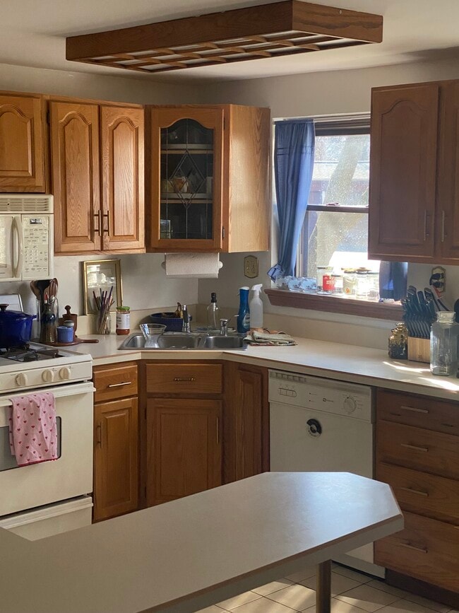 Stove disgwasherand sink