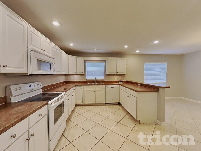 2018 Whispering Sands Ct, Dover, FL 33527 - photo 6