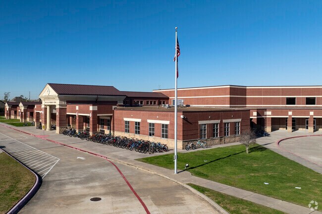 Cox Intermediate has a 16:1 student to teacher ratio.