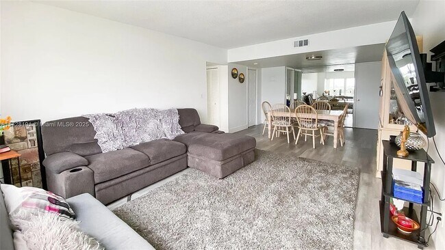 1060 Crystal Lake Dr unit 304, Deerfield Beach, FL 33064 - photo 6