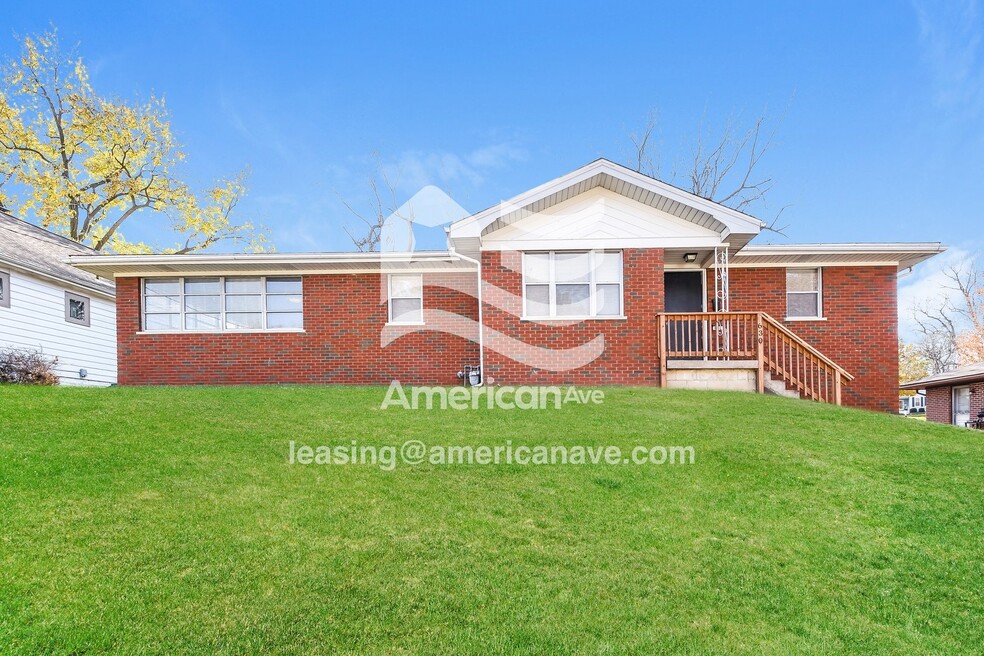 630 W Adams St, Belleville, IL 62220 - photo 1