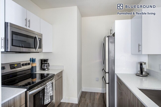 110 SW 12th St unit FL18-ID51, Miami, FL 33130 - photo 6