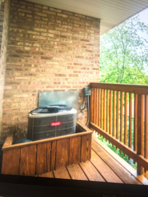 6044 N Melvina Ave, Chicago, IL 60646 - photo 2