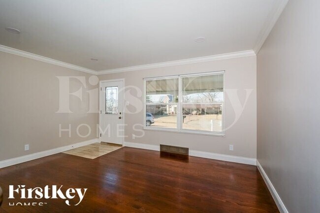 11024 Acton Dr, Saint Louis, MO 63123 - photo 4