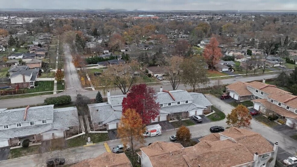 1967 N Jamestown Dr unit 323, Palatine, IL 60074 - photo 2