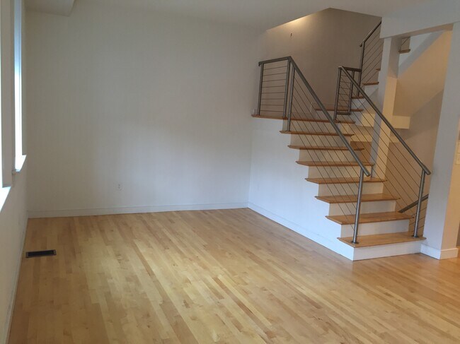 75 Hamilton St unit 4A, Cambridge, MA 02139 - photo 4