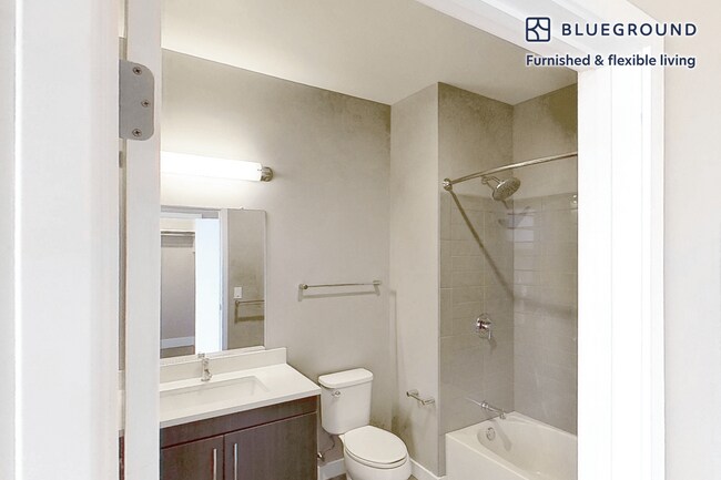 1 Nashua St unit FL14-ID5436A, Boston, MA 02114 - photo 6