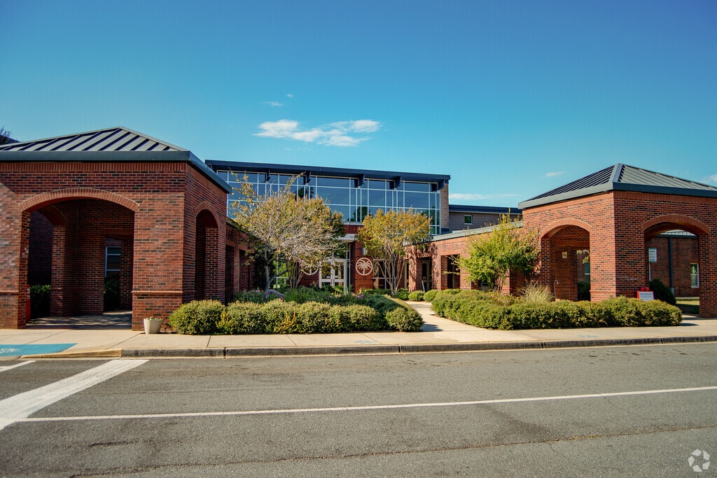 Old Pointe Elementary School provides education in the neighborhood of 
Rock Hill