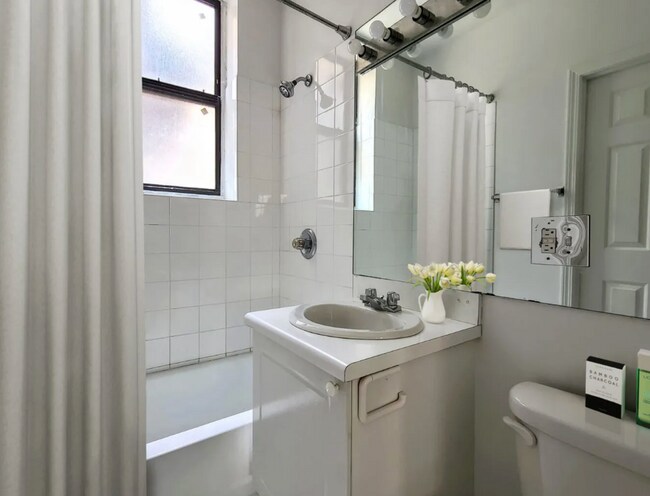 917 W Dakin St unit 102, Chicago, IL 60613 - photo 3