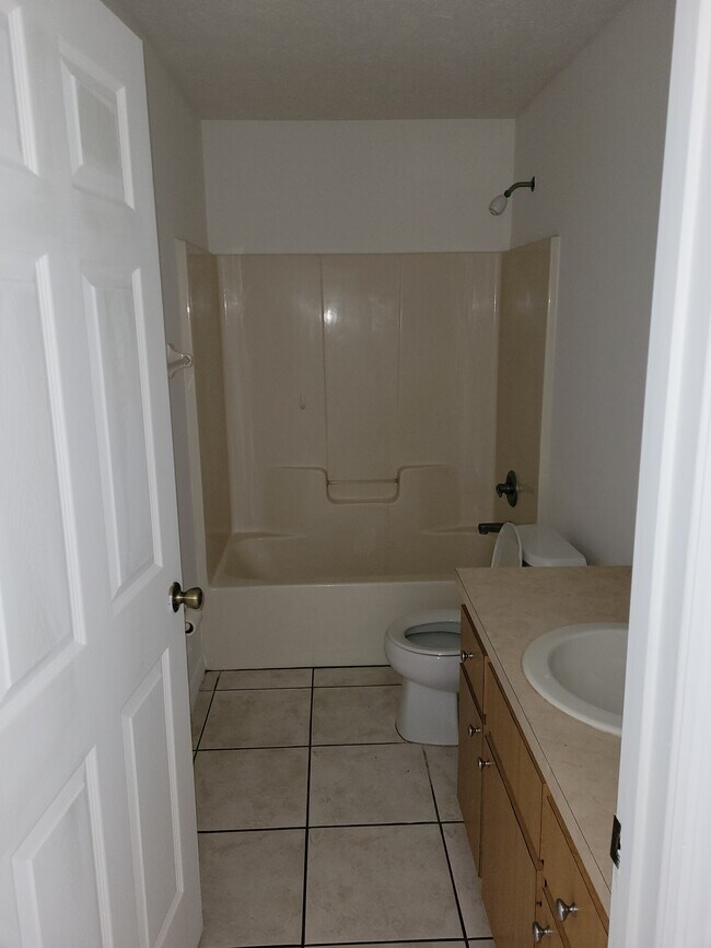 706 NE 27th St, Ocala, FL 34470 - photo 4