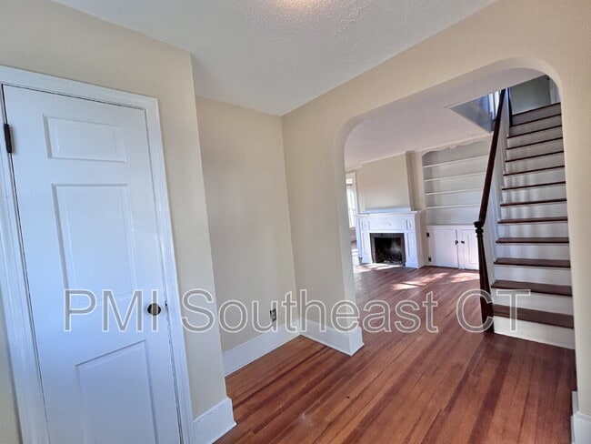 142 Old Norwich Rd, Quaker Hill, CT 06375 - photo 3