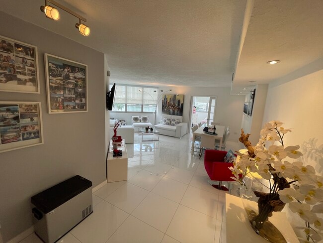 Four Ambassadors Tower 4 unit 470-71, Miami, FL 33131 - photo 3