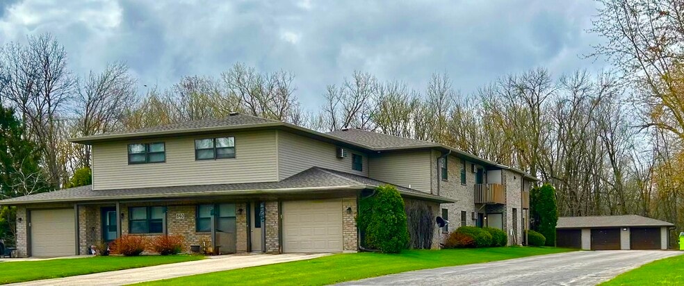 Beacon Ave Apartments, New London, WI 54961 - photo 1