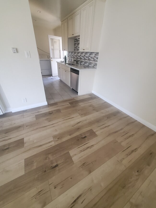 13527 Burbank Blvd, Van Nuys, CA 91401 - photo 4