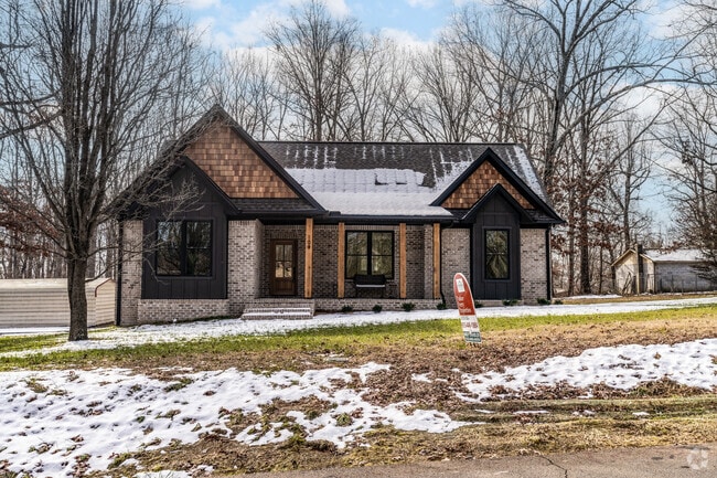 There are many new traditionals being built in Dickson.