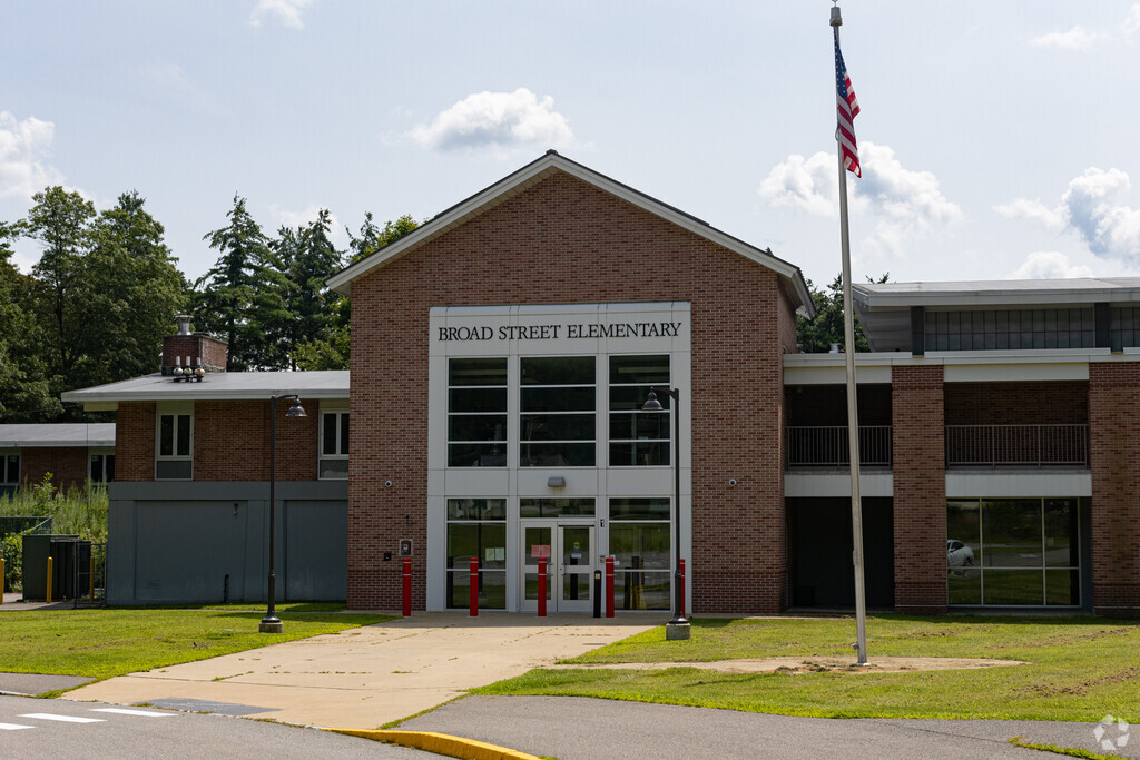 Broad Street Elementary School serves elementary-aged students in Northwest Nashua.