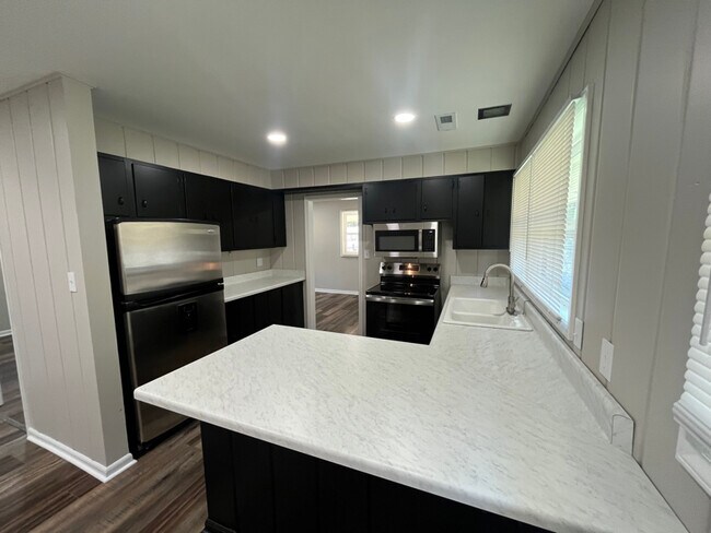 3313 E 17th Ave, Sheffield, AL 35660 - photo 4