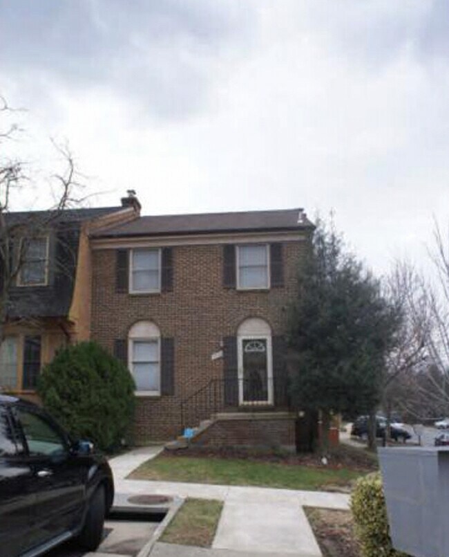 7713 Bristol Square Ct, Springfield, VA 22153