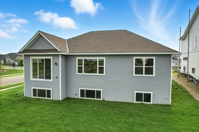 1904 Sparrow Dr, Shakopee, MN 55379 - photo 2