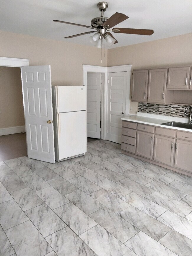 6002 Fleet Ave Unit Up 2BR, Cleveland, OH 44105