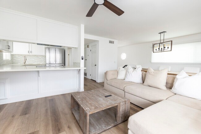 116 E Balboa Blvd unit B, Newport Beach, CA 92661 - photo 2