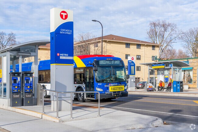 A major bus stop for Diamond Lake residents is located on Chicago Avenue in the neighborhood.
