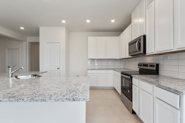 15535 Electra Cir, San Antonio, TX 78245 - photo 2